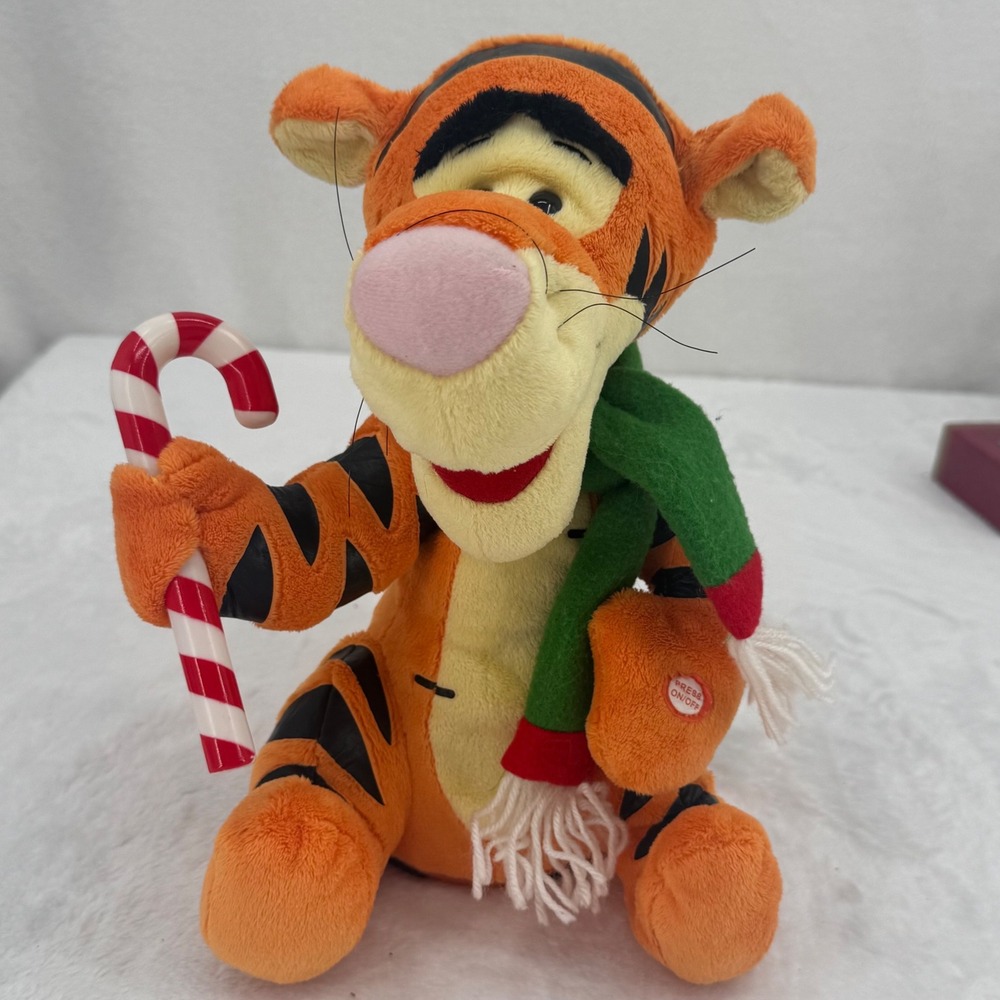 Disney Gemmy Animated Christmas Tigger Deck the Halls Holiday Plush Toy